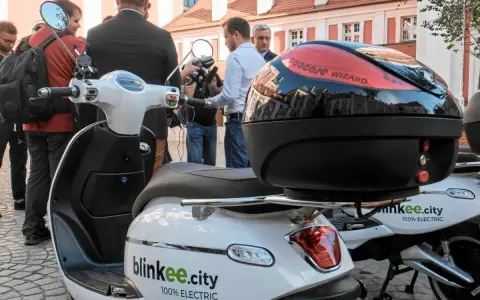 Jazda motorowerem po ścieżce rowerowej? To nielegalne! Uniknij kar