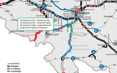 Trasa S8 przebieg: istniejące odcinki (niebieski), w realizacji (czerwony) i w przetargu (zielony). Mapa pokazuje drogę S8 od Wrocławia na południe.