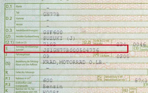 Fragment dowodu rejestracyjnego pojazdu z zaznaczonym numerem VIN.