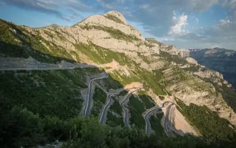 Albania motocyklem: TOP 5 tras, porady i koniec mitów o drogach!