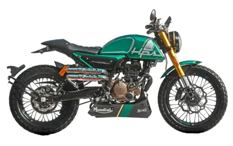 Zielony motocykl Mondial HPS z widocznym silnikiem, który obiecuje dużą moc.