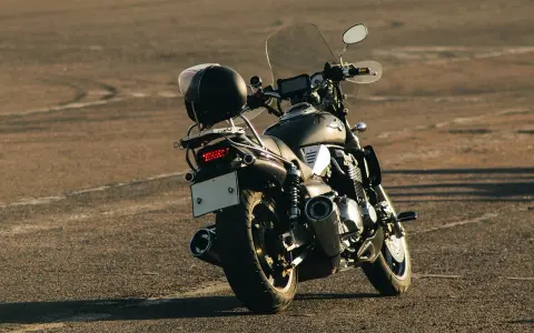 Jaka kominiarka motocyklowa na lato? Wybierz chłodzenie i komfort!