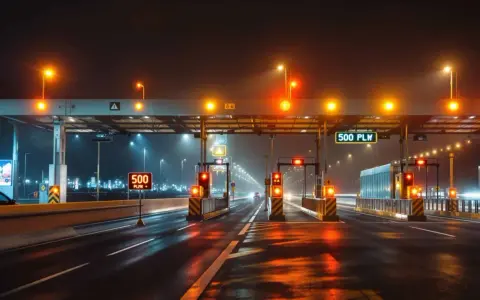 Autostrada w Polsce: Ile możesz jechać? Uniknij mandatu!