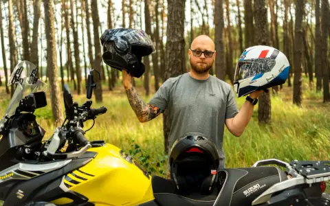 Jaki kask na motorower? Pełny poradnik: typy, normy, dopasowanie