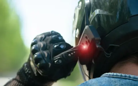 Wybór interkomu motocyklowego: Bluetooth czy Mesh? Pełny poradnik