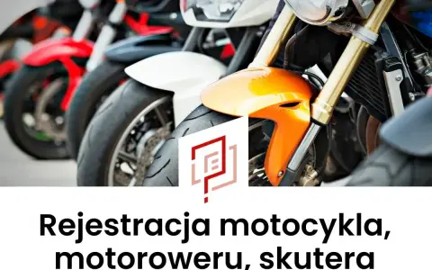 Zbliżenie na przednie koła i zawieszenie motocykli w rzędzie, z pomarańczowym błotnikiem na pierwszym planie.