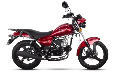 Czerwony Junak 902, klasyczny motocykl. Choć ma swoje wady, jego styl przyciąga wzrok.