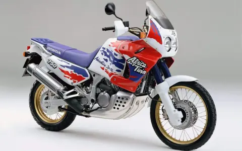 Honda Africa Twin 750 w barwach "Adventure Sports" gotowa na każdą wyprawę.