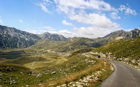 Trasy motocyklowe Europa: Planuj przygodę życia na 2 kołach!