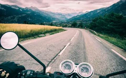 Słowacja motocyklem: Najlepsze trasy, porady, brak winiet!