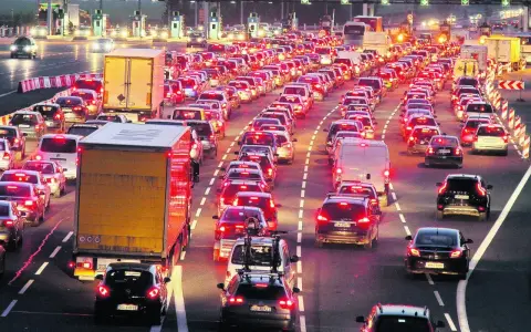 Autostrada A4 zamknięta? Co się dzieje i jak ominąć korek?