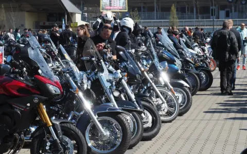Łódzkie na motocyklu: gotowe trasy, atrakcje i porady eksperta