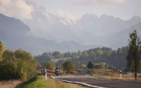 Gotowe trasy motocyklowe w Polsce: Odkryj przygodę bez planowania!