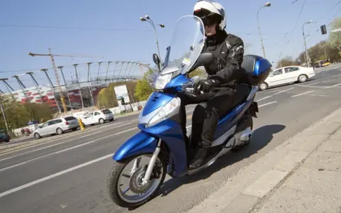 Motorower: definicja, prawo jazdy, koszty i różnice ze skuterem
