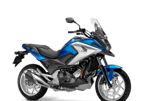 Niebiesko-srebrny, ekonomiczny motocykl turystyczny Honda NC750X gotowy na przygodę.