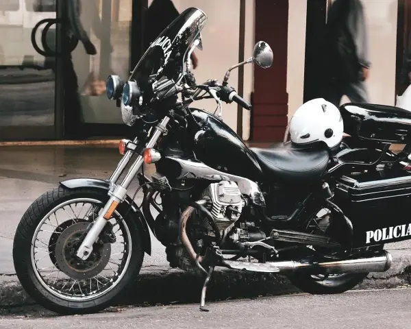 Buty turystyczne na motocykl: Wybierz bezpiecznie i komfortowo!