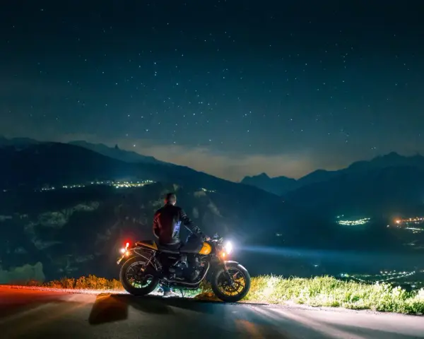 Jak dobrać kombinezon motocyklowy? Uniknij błędów!