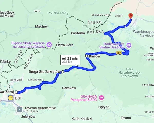 Mapa z zaznaczonymi trasami motocyklowymi przez Polskę i Czechy, wiodącymi przez Błędne Skały, Radkowskie Skały i Drogę Stu Zakrętów.