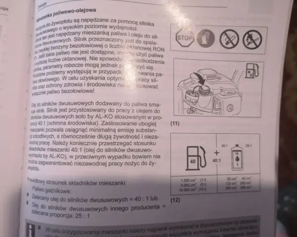 Instrukcja podaje, ile oleju na litr paliwa należy użyć do silników dwusuwowych: 40:1 lub 25:1.