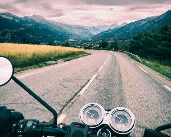 Słowacja motocyklem: Najlepsze trasy, porady, brak winiet!
