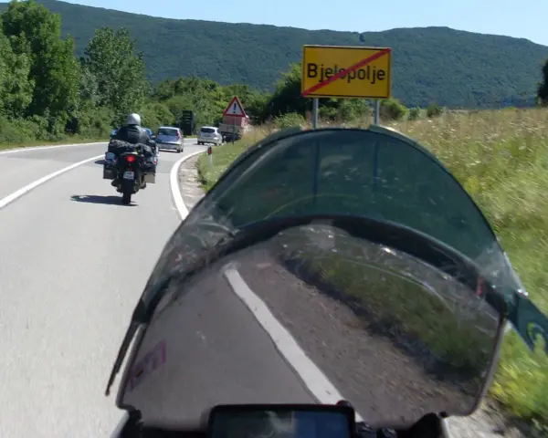 Deflektor motocyklowy: Jak dobrać, by jazda była czystą przyjemnością?