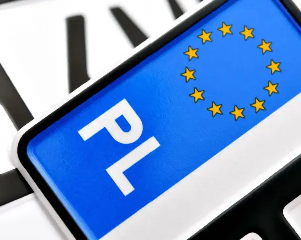 Ile kosztuje przerejestrowanie motoroweru? Uniknij ukrytych opłat!