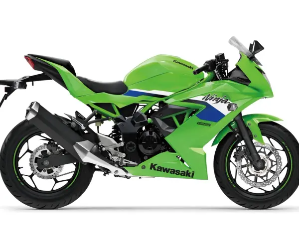 Zielony Kawasaki Ninja 125, gotowy do jazdy z maksymalną prędkością.