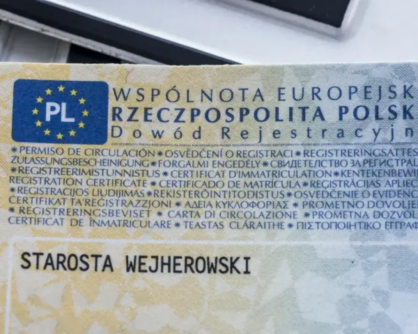 Wniosek o wydanie wtórnika dowodu rejestracyjnego. Dokument "Dowód Rejestracyjny" z pieczęcią "Starosta Wejherowski".