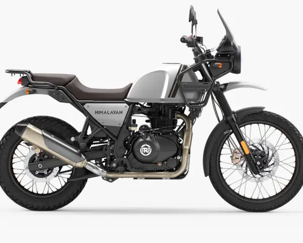 Srebrny Royal Enfield Himalayan gotowy na przygodę. Solidna konstrukcja, wygodne siodło i terenowe opony.