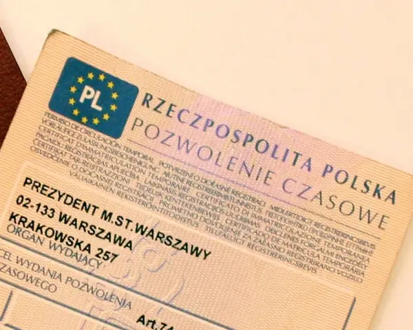 Polski tymczasowy dowód rejestracyjny z pieczęcią "Rzeczpospolita Polska Pozwolenie Czasowe".