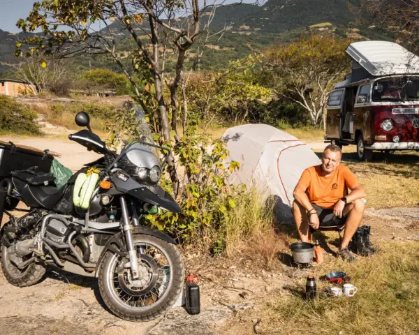 Motocyklowa wyprawa: Co zabrać? Spakuj się mądrze i bez stresu!