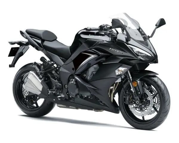 Czarny motocykl Kawasaki Z1000SX z matowym wykończeniem, sportową sylwetką i dużą szybą.