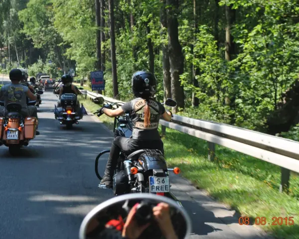 Śląsk na motocyklu: Odkryj najlepsze trasy, zamki i górskie serpentyny