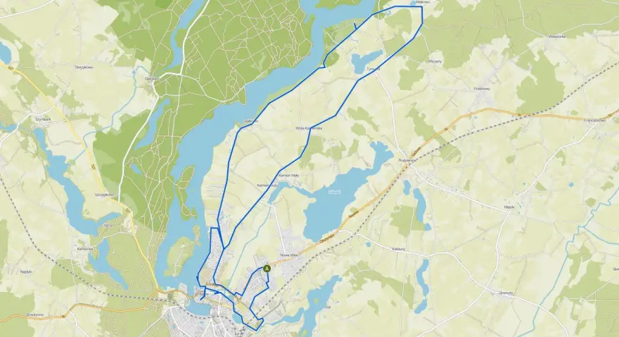 Mapa przedstawia malowniczą trasę wokół Iławy, prowadzącą przez jeziora, lasy i urokliwe wsie.