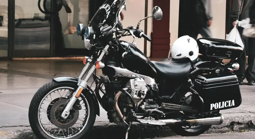 Buty turystyczne na motocykl: Wybierz bezpiecznie i komfortowo!