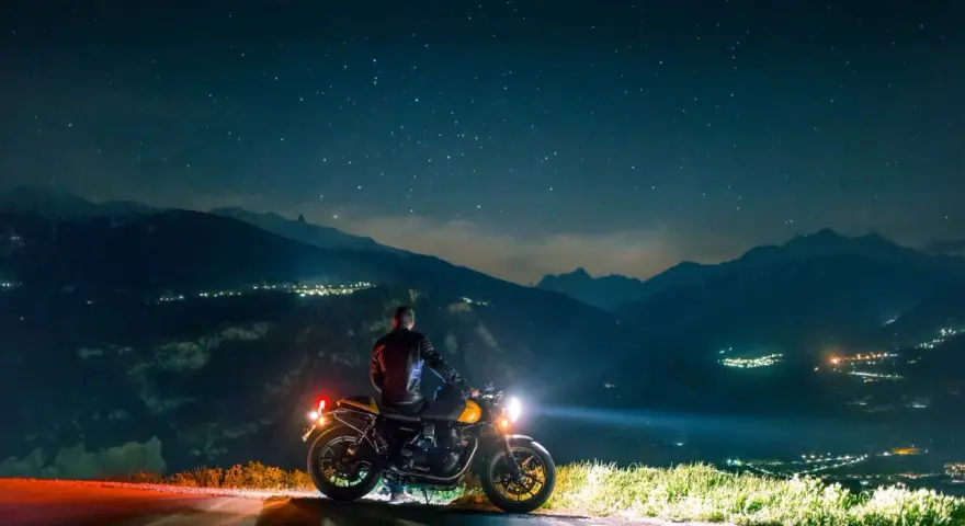 Jak dobrać kombinezon motocyklowy? Uniknij błędów!