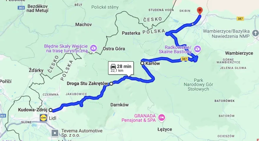 Mapa z zaznaczonymi trasami motocyklowymi przez Polskę i Czechy, wiodącymi przez Błędne Skały, Radkowskie Skały i Drogę Stu Zakrętów.