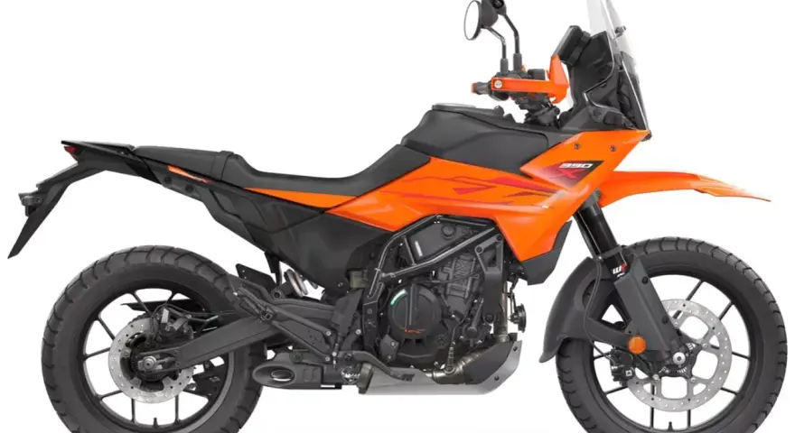 Pomarańczowy motocykl **KTM 390 Adventure** gotowy na przygodę.