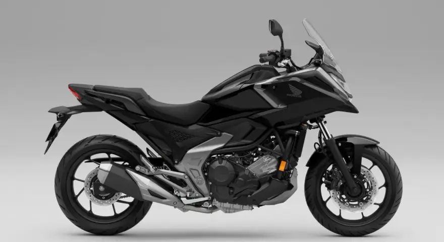 Czarny motocykl Honda NC750X. Poznaj jego honda nc750x dane techniczne i możliwości.
