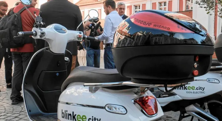 Jazda motorowerem po ścieżce rowerowej? To nielegalne! Uniknij kar