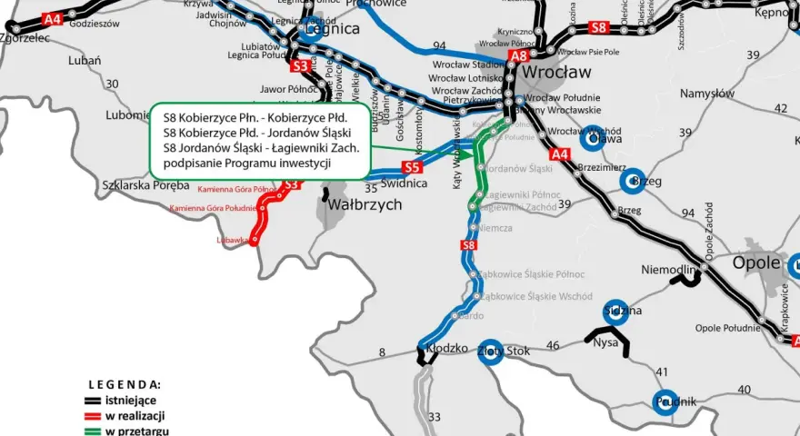 Trasa S8 przebieg: istniejące odcinki (niebieski), w realizacji (czerwony) i w przetargu (zielony). Mapa pokazuje drogę S8 od Wrocławia na południe.