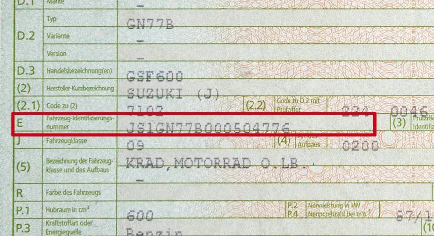 Fragment dowodu rejestracyjnego pojazdu z zaznaczonym numerem VIN.