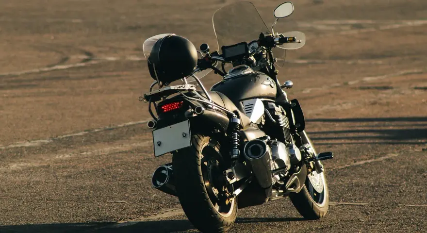 Jaka kominiarka motocyklowa na lato? Wybierz chłodzenie i komfort!
