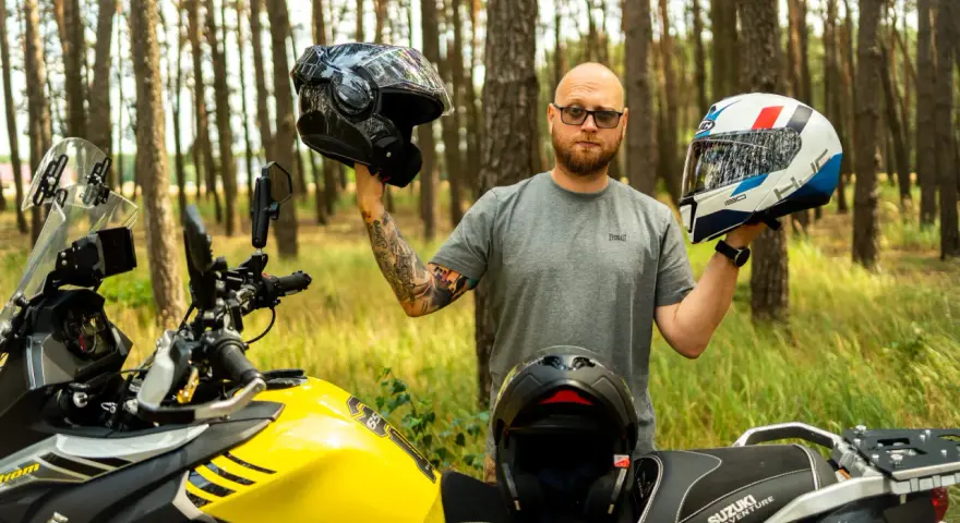Jaki kask na motorower? Pełny poradnik: typy, normy, dopasowanie