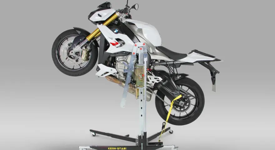 Jak zbudować stojak motocyklowy DIY? Oszczędź i zyskaj stabilność!