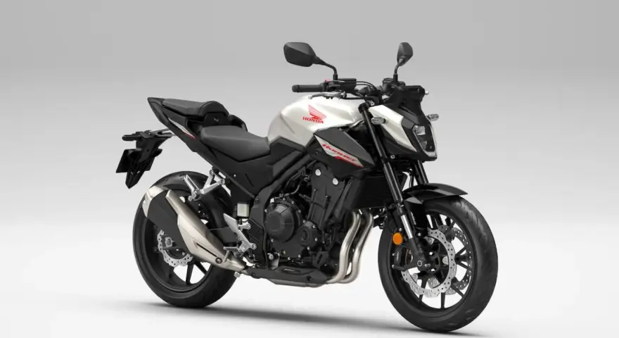 Nowy motocykl Honda CB 500 w kolorze białym i czarnym. Sprawdź honda cb 500 dane techniczne.