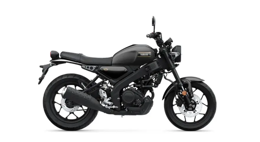 Stylowy, czarny motocykl Yamaha 125 szosowo-turystyczny, idealny na miejskie wyprawy i weekendowe wycieczki.