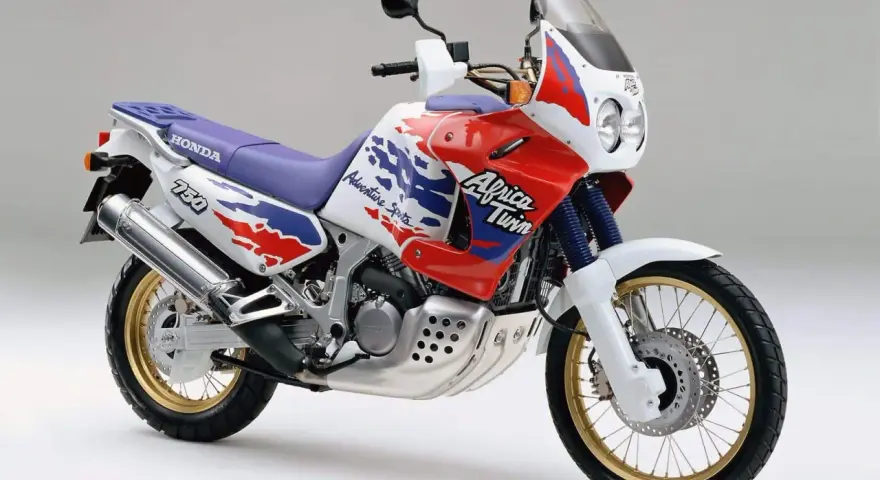Honda Africa Twin 750 w barwach "Adventure Sports" gotowa na każdą wyprawę.