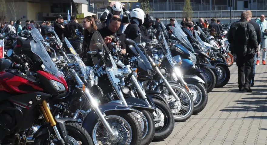 Łódzkie na motocyklu: gotowe trasy, atrakcje i porady eksperta