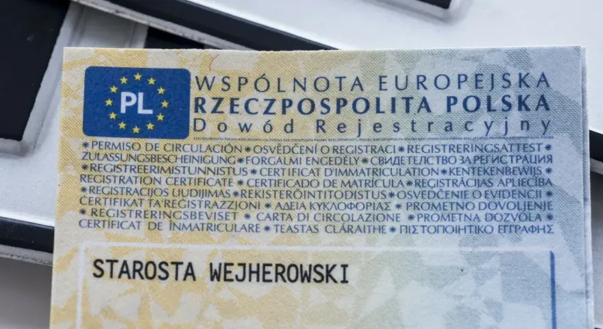 Wniosek o wydanie wtórnika dowodu rejestracyjnego. Dokument "Dowód Rejestracyjny" z pieczęcią "Starosta Wejherowski".